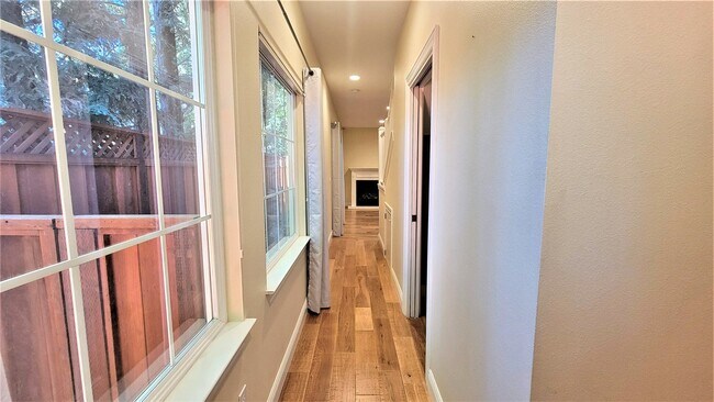 Building Photo - 2494 Westcliffe Lane, Unit 4