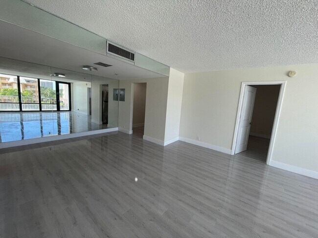 Building Photo - 336 Golfview Rd