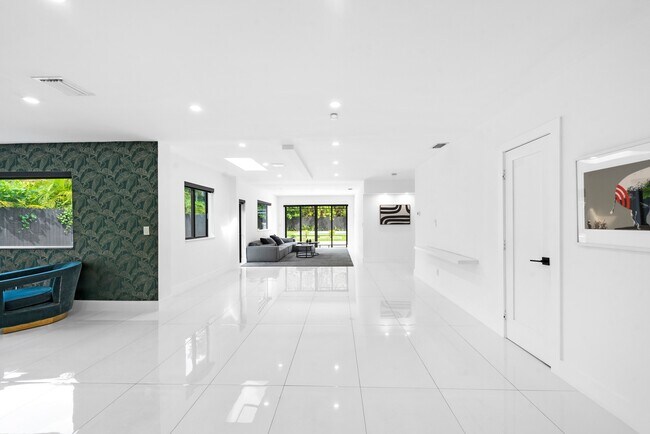 Foto del edificio - 941 NE 83rd St