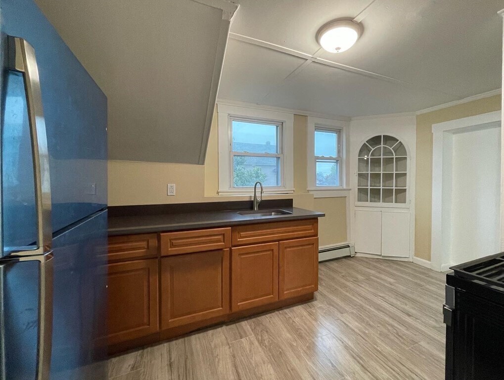 122 Meadow St Unit 2, Pawtucket, RI 02860 Room for Rent in Pawtucket