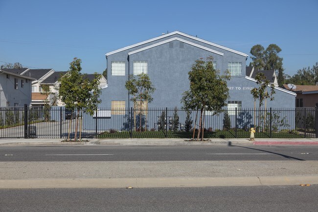Building Photo - Leffingwell Townhouse Apartments