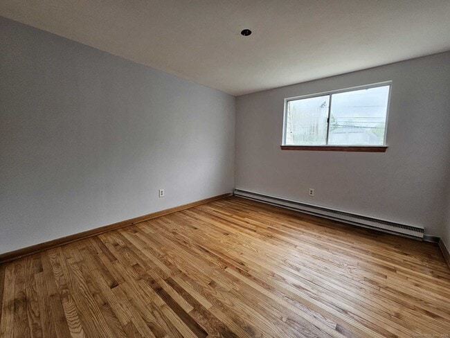 Building Photo - 387 Bucks Hl Rd