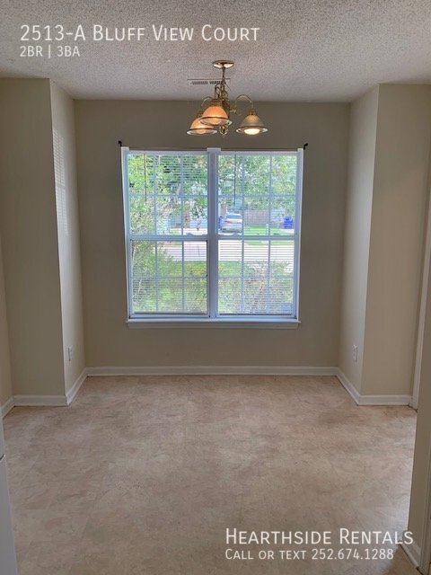 Building Photo - 2 bedroom 2.5 bathroom Duplex near ECU Hea...