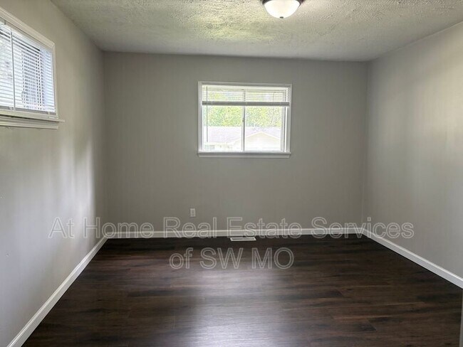 Foto del edificio - 2605 E Linwood St