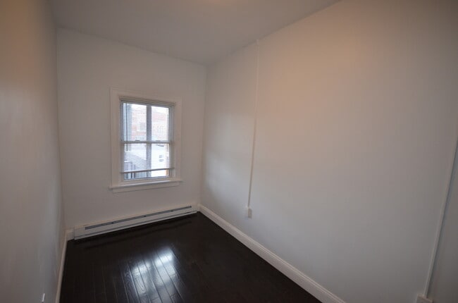 Building Photo - 20 Chelsea St