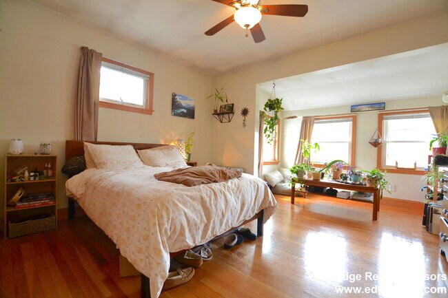 Building Photo - 53 Elmira St