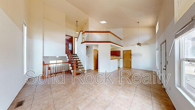 Building Photo - 935 Greenbrier Dr