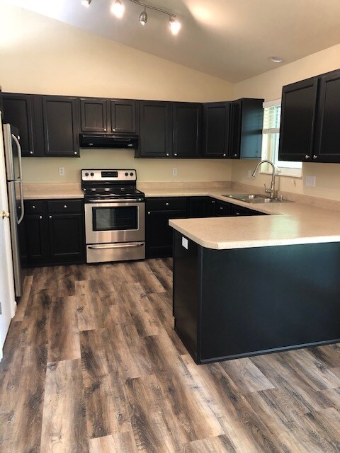 Kitchen - 218 Thomson Ln