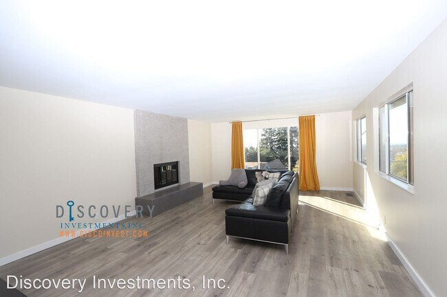 Foto del edificio - 3 br, 3 bath House - 4634 Davenport Ave.