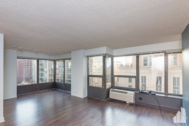 Building Photo - 30 E Huron St