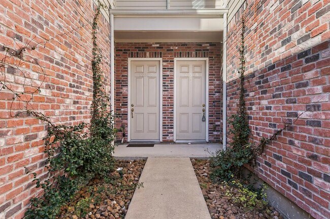 Foto del edificio - 12585 Piping Rock Dr