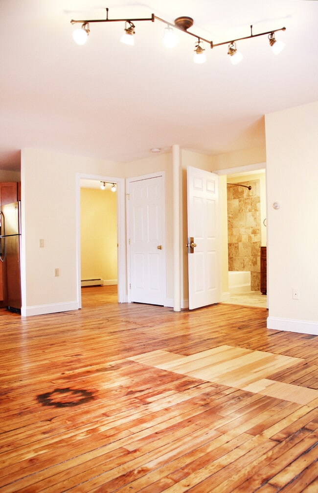 Photo - 44 N Champlain St Apartment