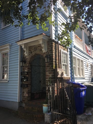 Building Photo - 35 Bogard St