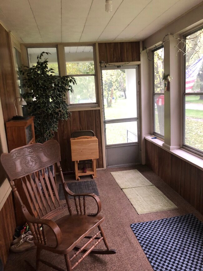 Sunroom - 309 E South St