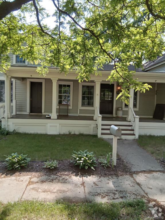 Downtown Lake Orion Apartments for Rent with a Garage Lake Orion, MI