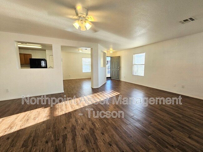 Building Photo - 7837 E Lamont Dr