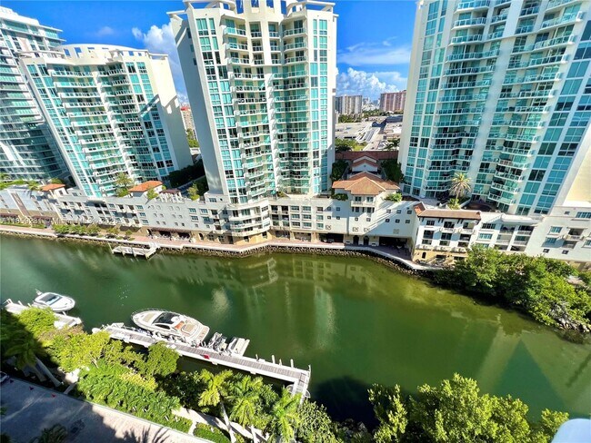 Foto del edificio - 16400 Collins Ave