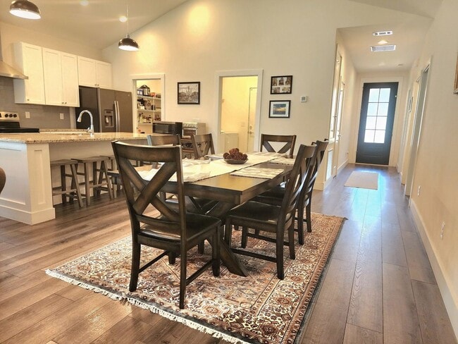 Building Photo - On the hunt for a beautiful, open floor plan home to rent close to downtown?