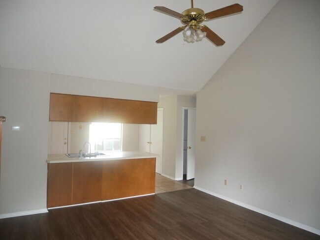 Building Photo - 7327 Eastover Cove