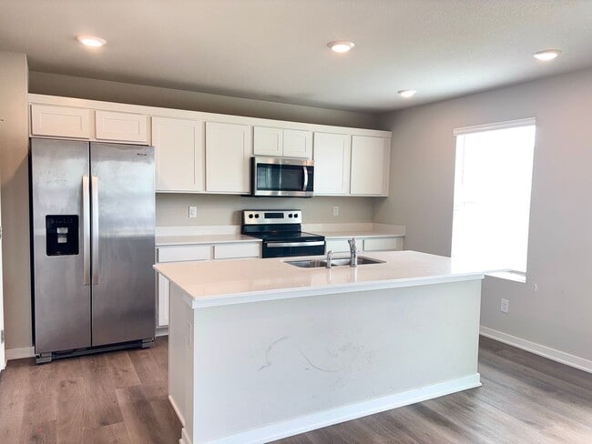 Building Photo - 1619 Port Royal Dr – 4 Bed/2.5 Bath in Belterra (Papillion) | Open Concept, Fireplace, Walk-In Pa...