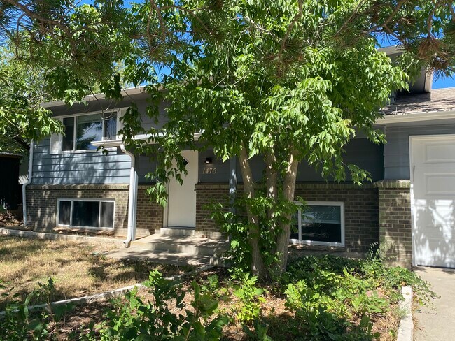 Foto del edificio - 1475 Chambers Dr