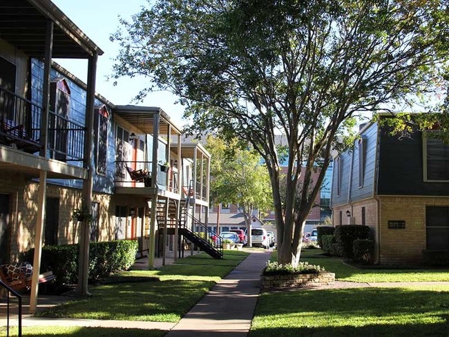 Building Photo - University Place Apartments