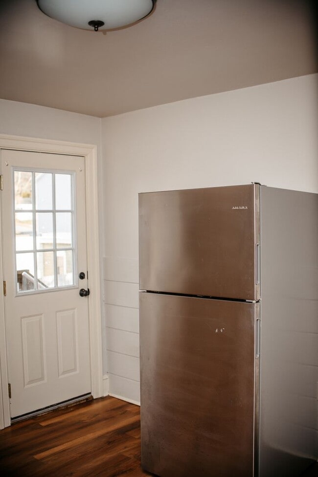 Building Photo - 331 N 3rd St