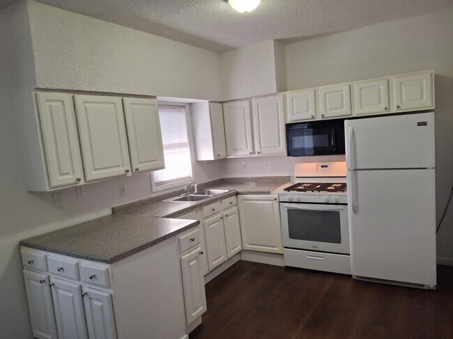 Unidad 3 - 2 habitaciones - Castle Property Services