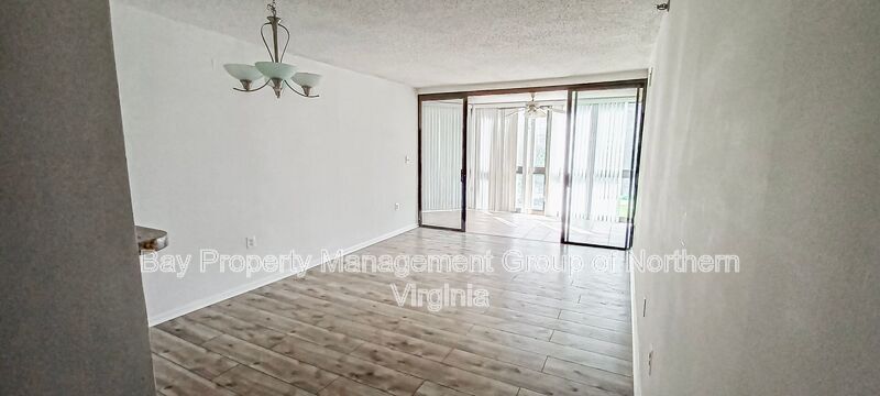 Primary Photo - 1001 N Randolph St