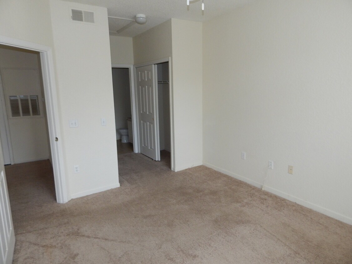 Building Photo - 1 Bed Disney Area Condo