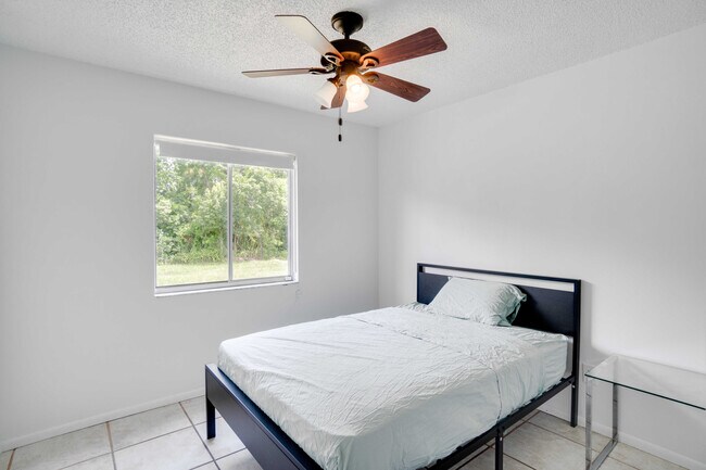 Foto del edificio - 8724 Tall Pine Ln