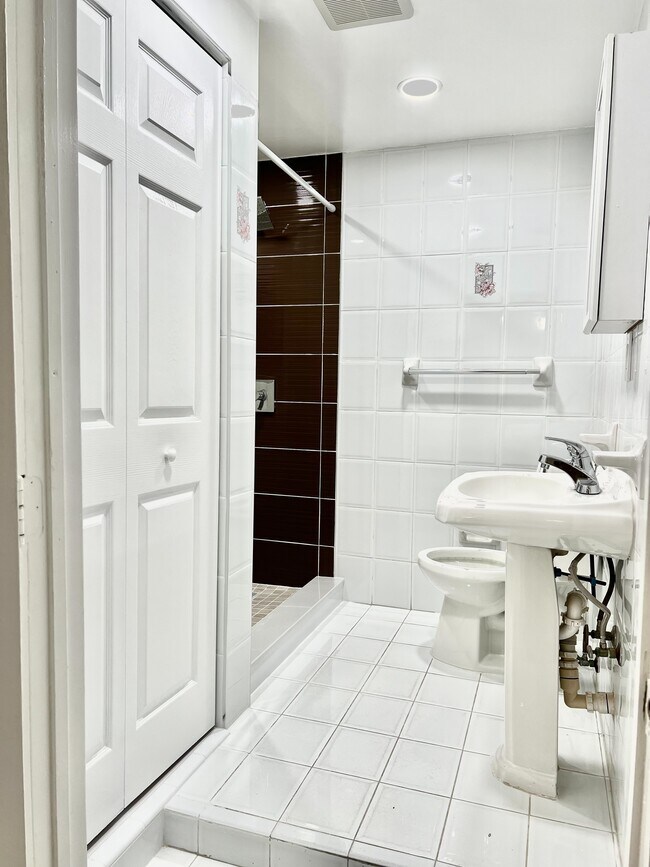 649 W 14th St, Hialeah, FL 33010 House for Rent in Hialeah, FL