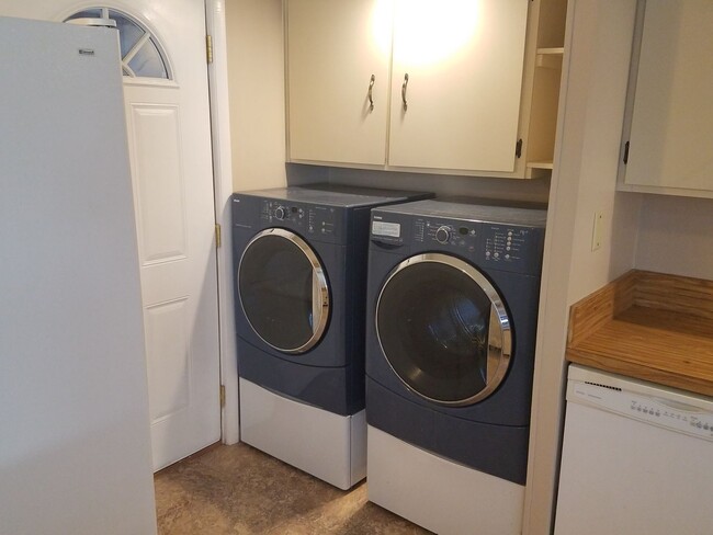 Building Photo - 3122 Voll Ln