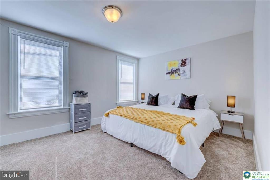 Foto principal - 822 Monroe St