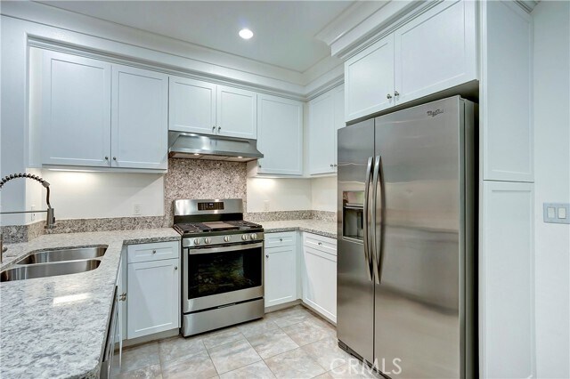 Building Photo - 70 Kempton