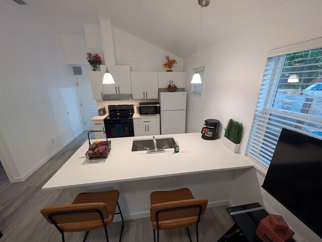 Foto del edificio - Brand-New ADU in the Heart of Downtown Sarasota!