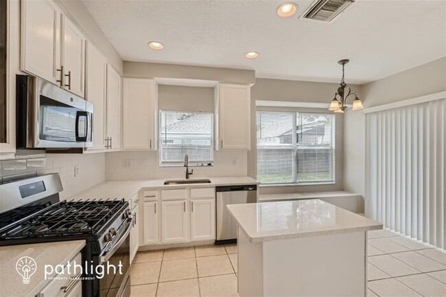 Building Photo - 8332 Crescent Moon Dr, New Port Richey, FL...