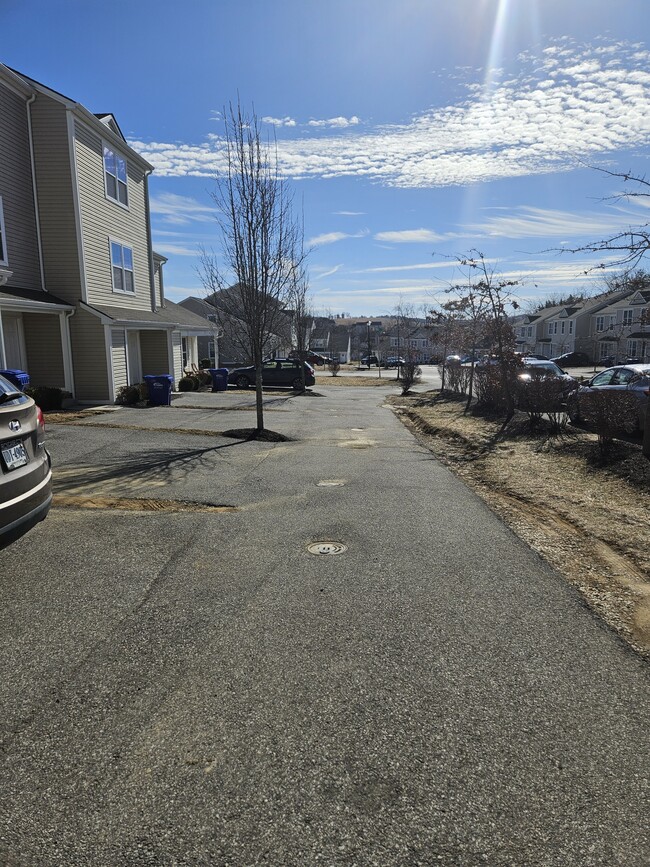 Foto del edificio - 645 Twisted Oak Dr NW