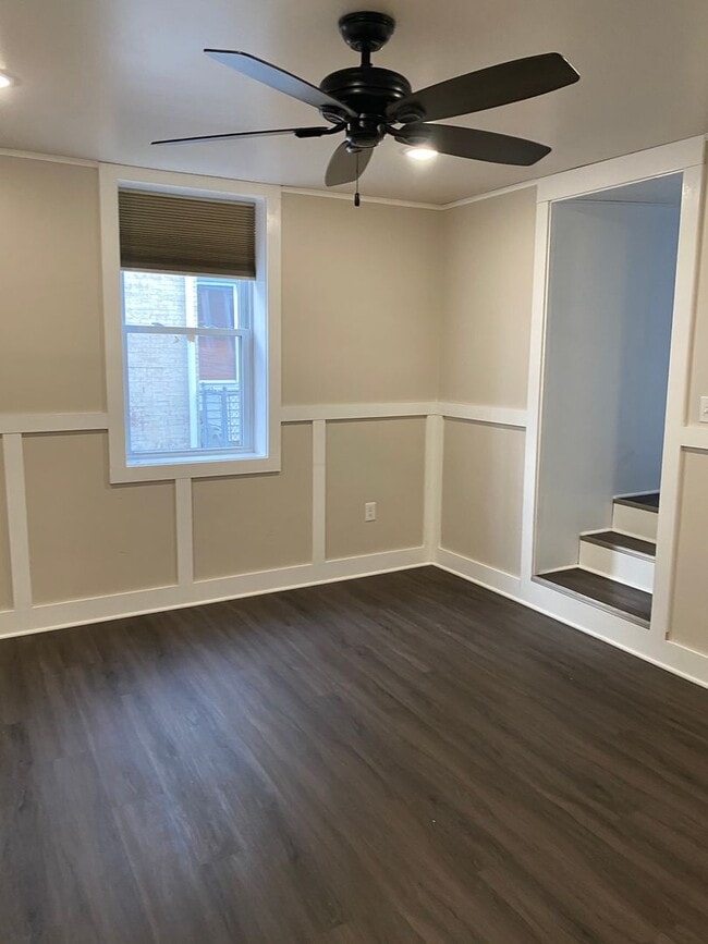 Building Photo - 623 Maple St