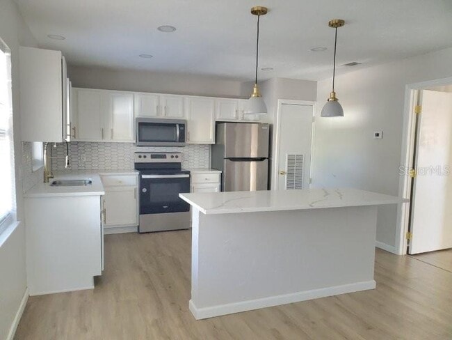 Foto del edificio - 4390 Sibley Bay St