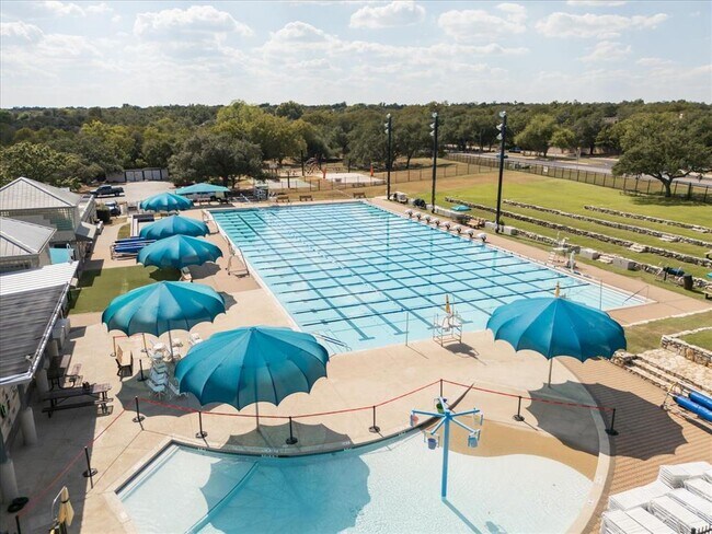 Foto del edificio - 8108 Tierra Linda Ln