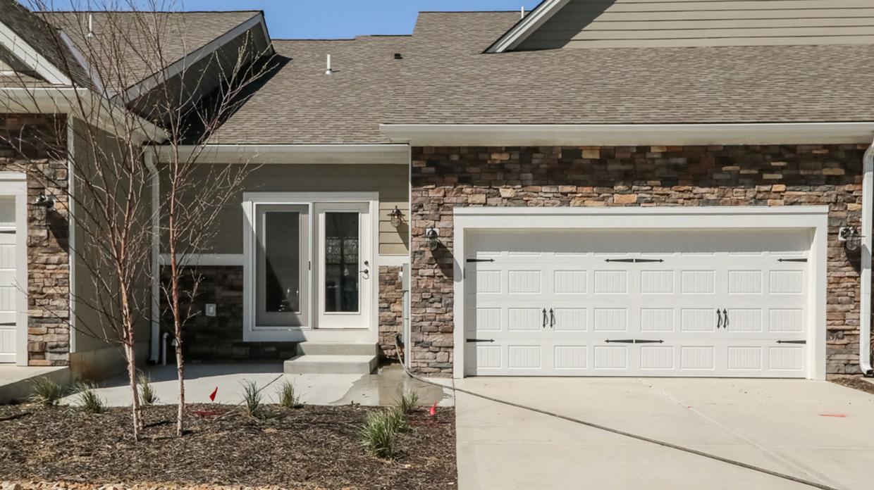 Foto principal - Beautiful 3 Bedroom 3 Bathroom Townhome!
