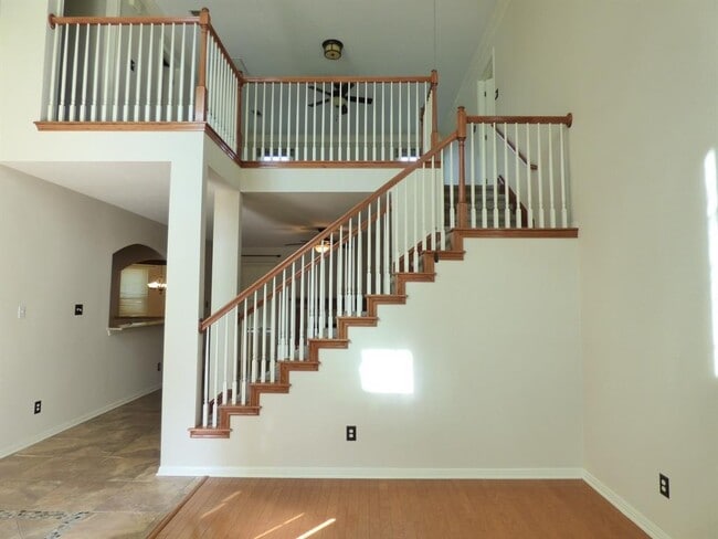 Building Photo - 2100 Hilton Head Dr