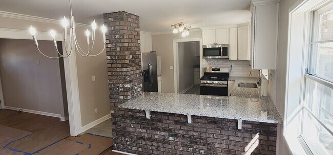 Building Photo - 4025 North Cahaba Drive, Vestavia, Alabama...