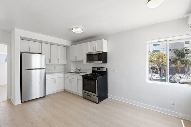 Foto del edificio - 1805 W 80th St