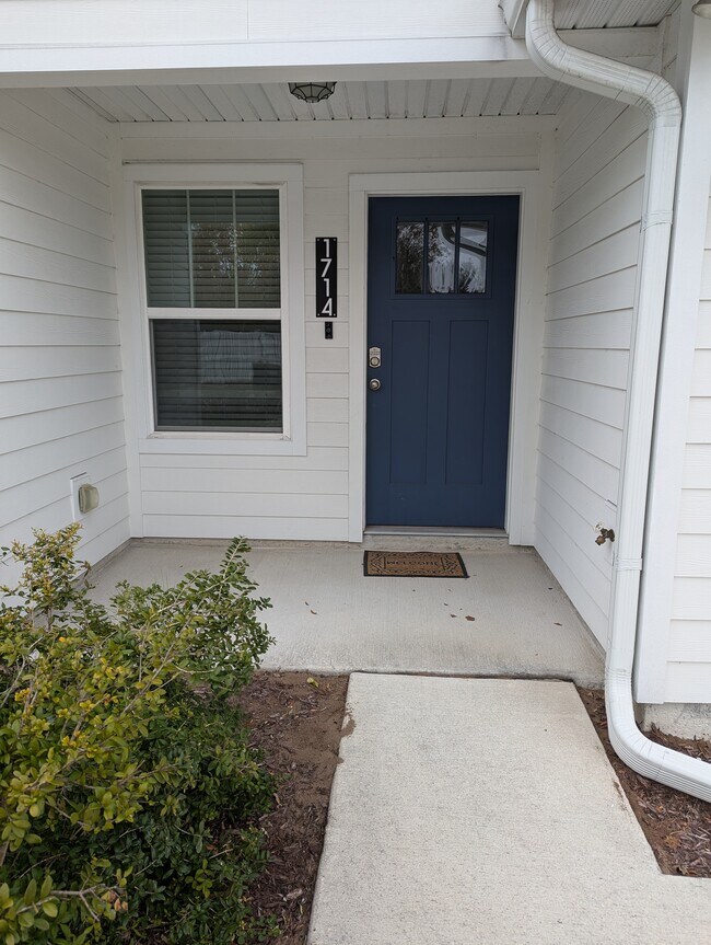 Foto del edificio - 1714 Cocoanut Rd