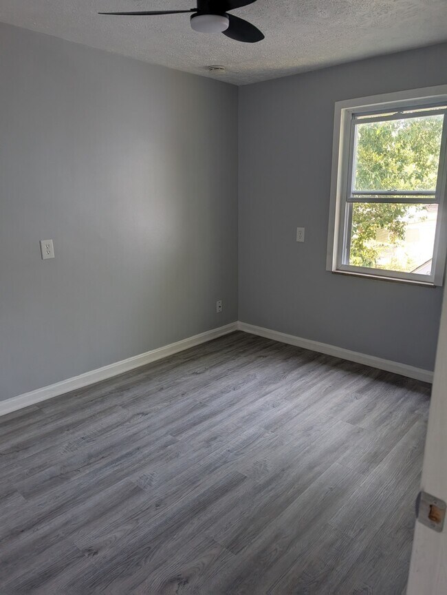 Foto del edificio - Charming 5 beds 2 baths in Euclid!