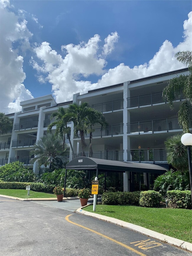 Building Photo - 16051 Blatt Blvd