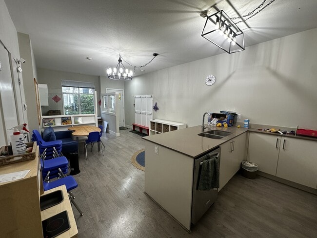 Building Photo - 4255 Sardis St