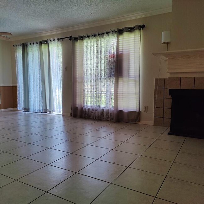 Foto del edificio - 8469 Sands Point Dr